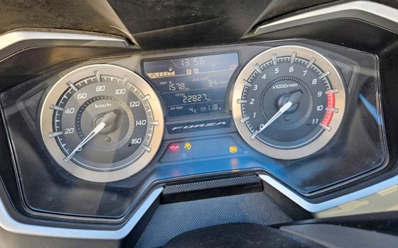 Gebrauchtmotorrad Honda Forza 350 - Bild 2