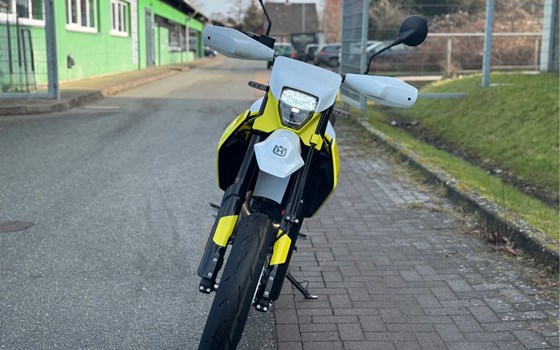 Neufahrzeug Husqvarna 701 Supermoto - Bild 10