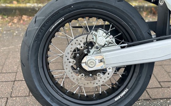 Neufahrzeug Husqvarna 701 Supermoto - Bild 12