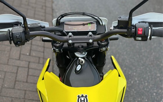 Neufahrzeug Husqvarna 701 Supermoto - Bild 19