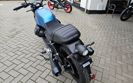 Neufahrzeug Moto Guzzi V7 Stone - Bild 18