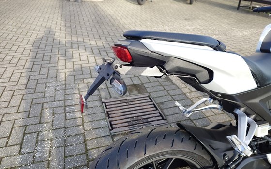 Gebrauchtmotorrad Honda CB125R - Bild 4