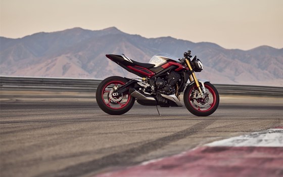 Neufahrzeug Triumph Street Triple 765 RX - Bild 11