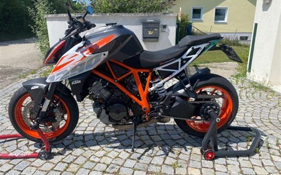 Gebrauchtmotorrad KTM 1290 Super Duke R - Bild 11