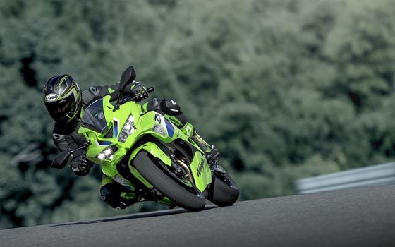 Neufahrzeug Kawasaki Ninja ZX-4RR - Bild 11