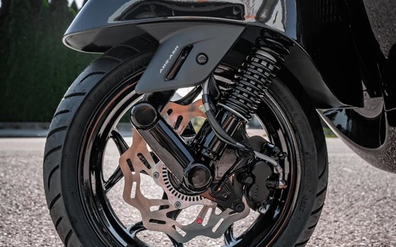 Neufahrzeug Vespa GTS 300 hpe - Bild 6