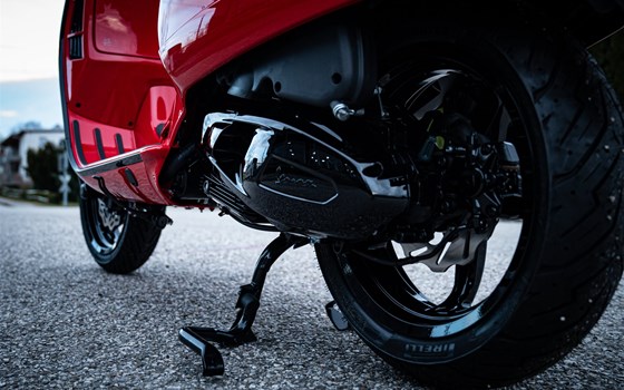 Gebrauchtmotorrad Vespa GTS 300 Super Sport - Bild 4