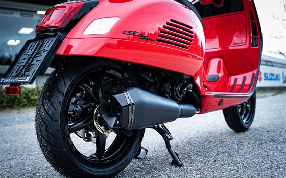 Gebrauchtmotorrad Vespa GTS 300 Super Sport - Bild 5