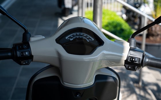 Gebrauchtmotorrad Vespa Primavera 125 - Bild 4