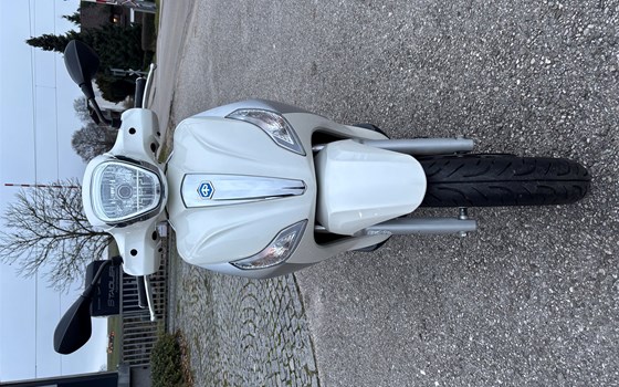 Gebrauchtmotorrad Piaggio Medley 125 - Bild 4