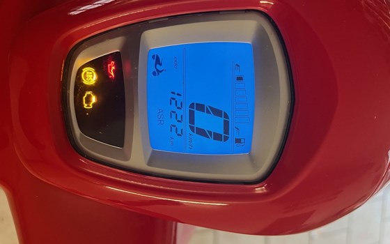 Gebrauchtmotorrad Vespa 946 125 i.e. 3V RED - Bild 10