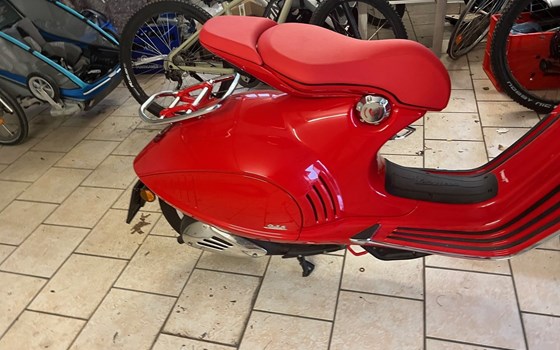 Gebrauchtmotorrad Vespa 946 125 i.e. 3V RED - Bild 12