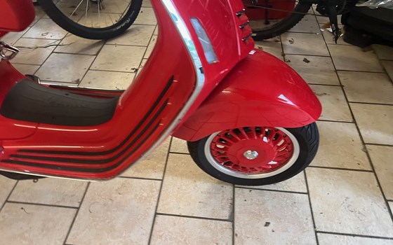 Gebrauchtmotorrad Vespa 946 125 i.e. 3V RED - Bild 4