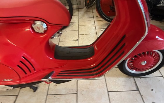 Gebrauchtmotorrad Vespa 946 125 i.e. 3V RED - Bild 5