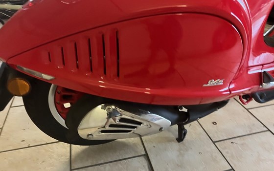 Gebrauchtmotorrad Vespa 946 125 i.e. 3V RED - Bild 6