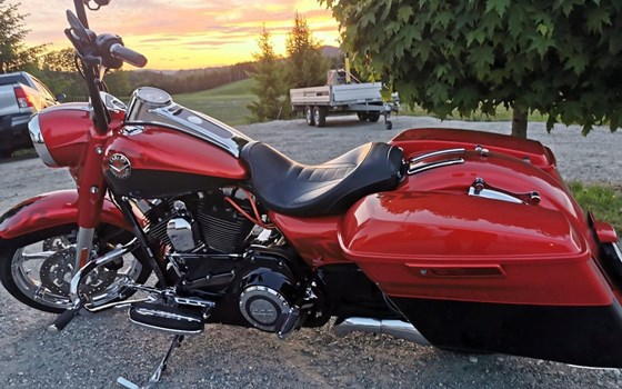 Gebrauchtmotorrad Harley-Davidson CVO Road King FLHRSE - Bild 1