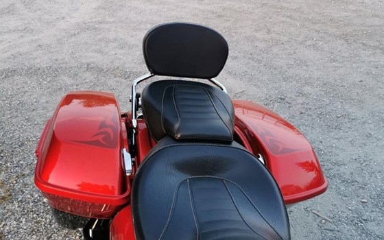 Gebrauchtmotorrad Harley-Davidson CVO Road King FLHRSE - Bild 2