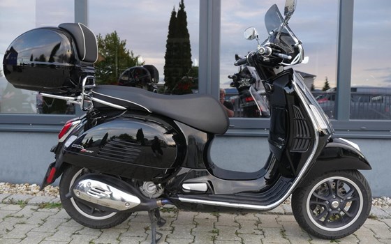 Gebrauchtmotorrad Vespa GTS 300 Super - Bild 1