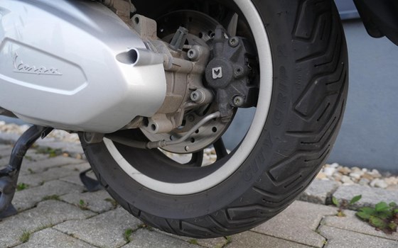Gebrauchtmotorrad Vespa GTS 300 Super - Bild 14