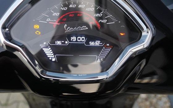 Gebrauchtmotorrad Vespa GTS 300 Super - Bild 15