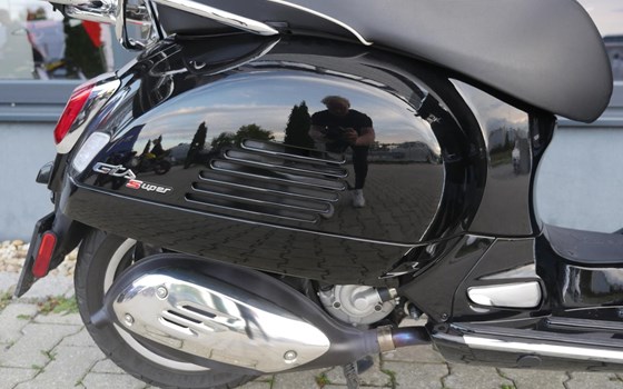 Gebrauchtmotorrad Vespa GTS 300 Super - Bild 17