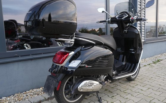 Gebrauchtmotorrad Vespa GTS 300 Super - Bild 4