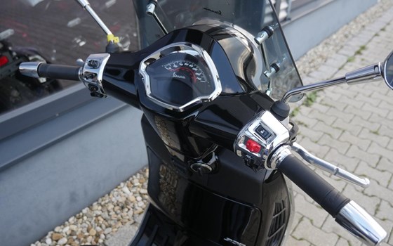 Gebrauchtmotorrad Vespa GTS 300 Super - Bild 8