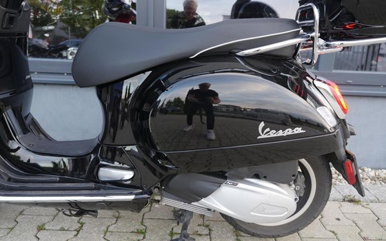 Gebrauchtmotorrad Vespa GTS 300 Super - Bild 9