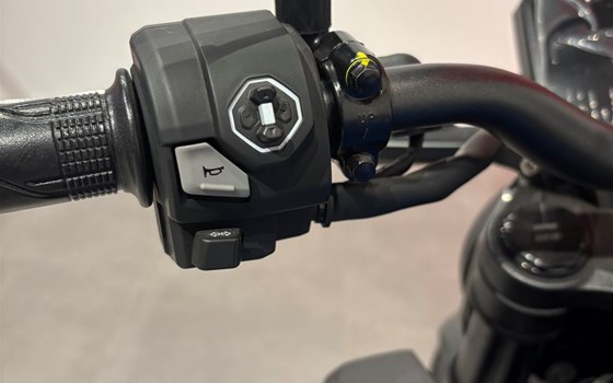 Gebrauchtmotorrad Honda CB125R - Bild 7