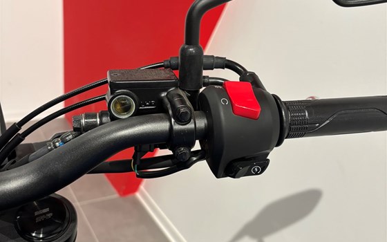 Gebrauchtmotorrad Honda CB125R - Bild 8