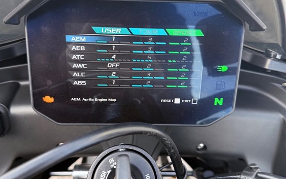 Gebrauchtmotorrad Aprilia Tuono V4 1100 - Bild 13