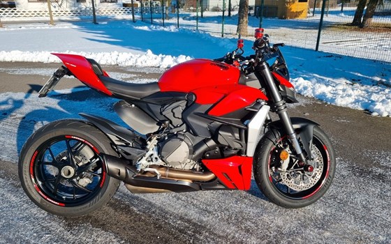 Gebrauchtmotorrad Ducati Streetfighter V2 - Bild 2