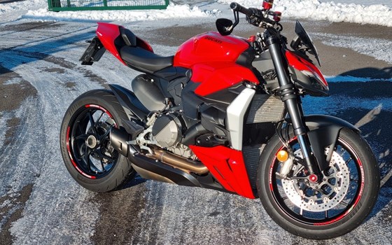 Gebrauchtmotorrad Ducati Streetfighter V2 - Bild 3