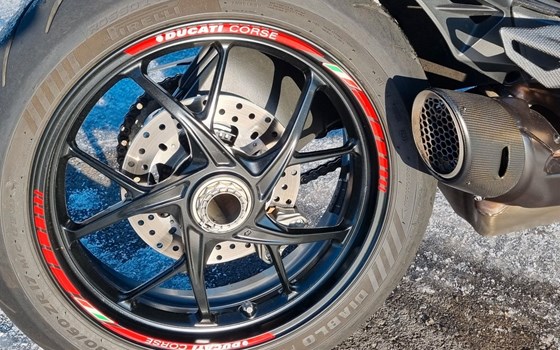 Gebrauchtmotorrad Ducati Streetfighter V2 - Bild 4