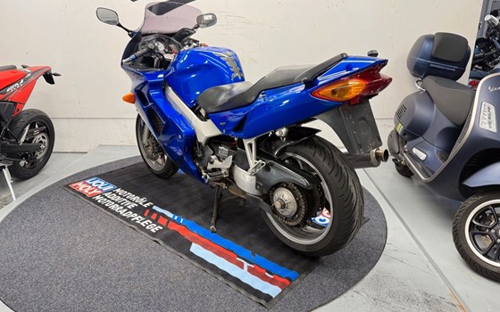 Gebrauchtmotorrad Honda VFR 800 F - Bild 2