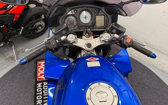 Gebrauchtmotorrad Honda VFR 800 F - Bild 3