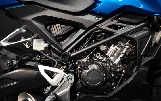 Gebrauchtmotorrad Honda CB125R - Bild 5