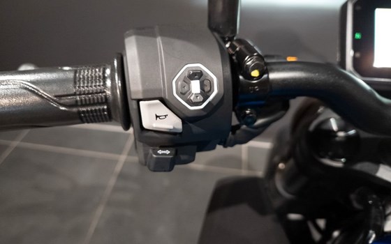 Gebrauchtmotorrad Honda CB125R - Bild 8