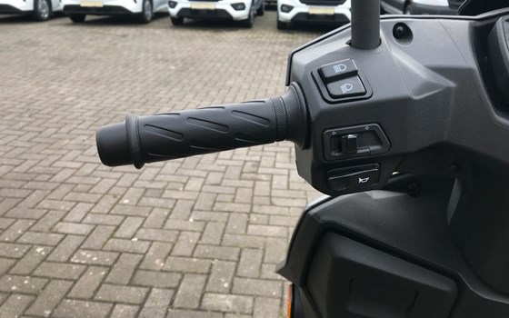 Gebrauchtmotorrad Suzuki Avenis 125 - Bild 11