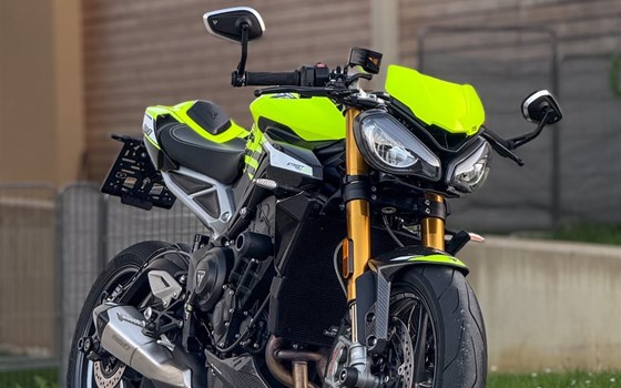 Gebrauchtmotorrad Triumph Street Triple 765 Moto2 Edition - Bild 3
