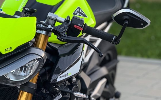 Gebrauchtmotorrad Triumph Street Triple 765 Moto2 Edition - Bild 4