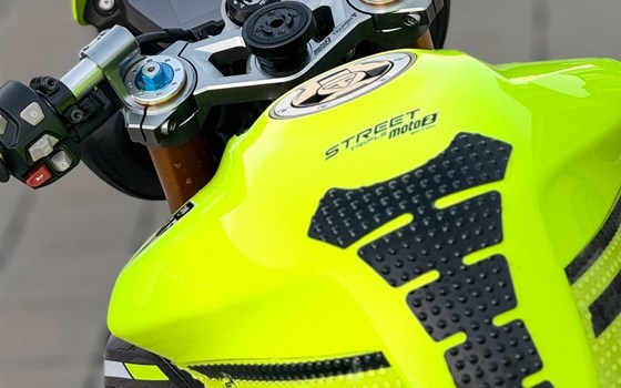 Gebrauchtmotorrad Triumph Street Triple 765 Moto2 Edition - Bild 6