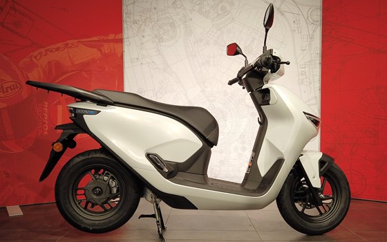 Gebrauchtmotorrad Honda CUV e: - Bild 1
