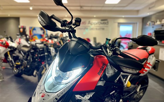 Gebrauchtmotorrad Ducati Hypermotard 950 RVE - Bild 9