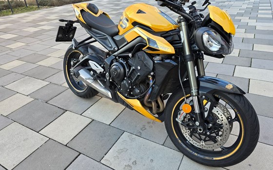 Gebrauchtmotorrad Triumph Street Triple 765 RS - Bild 1