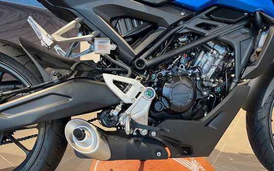 Gebrauchtmotorrad Honda CB125R - Bild 8