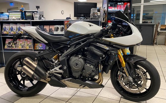 Gebrauchtmotorrad Triumph Speed Triple 1200 RR - Bild 1