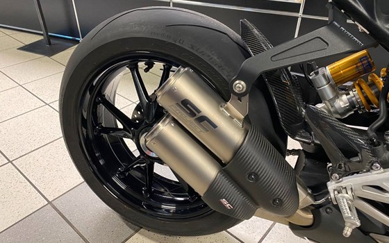 Gebrauchtmotorrad Triumph Speed Triple 1200 RR - Bild 10