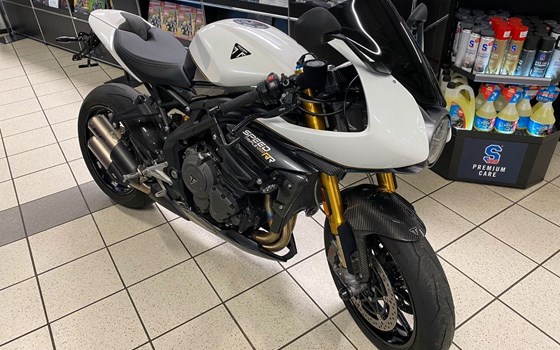 Gebrauchtmotorrad Triumph Speed Triple 1200 RR - Bild 3