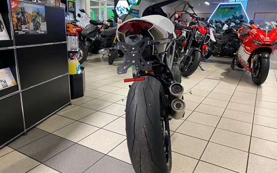 Gebrauchtmotorrad Triumph Speed Triple 1200 RR - Bild 3